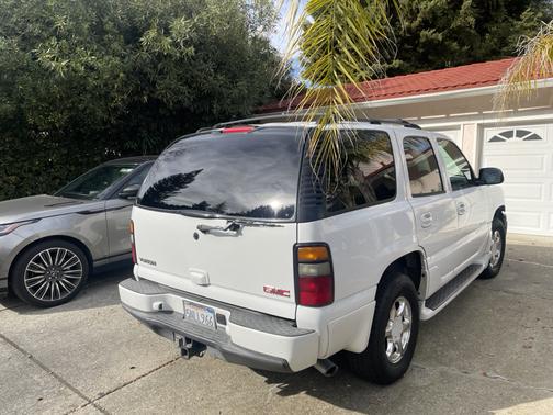 White 2005 GMC Yukon Denali