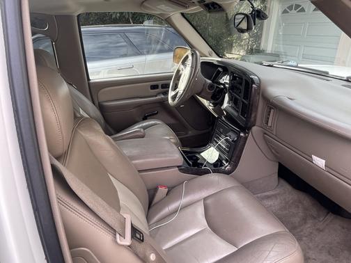 White 2005 GMC Yukon Denali