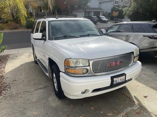 White 2005 GMC Yukon Denali