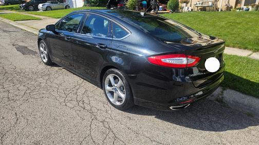 Black 2014 Ford Fusion SE