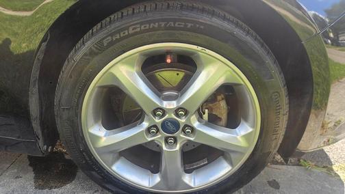 Black 2014 Ford Fusion SE