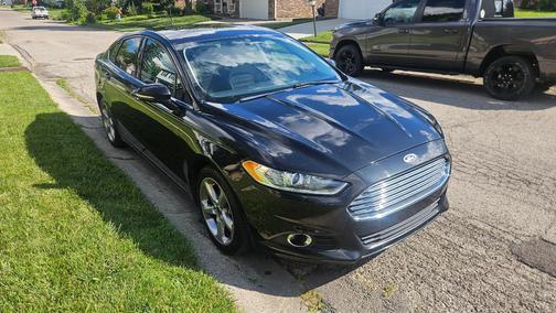 Black 2014 Ford Fusion SE