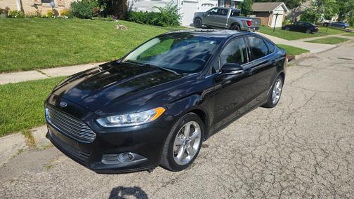 Black 2014 Ford Fusion SE