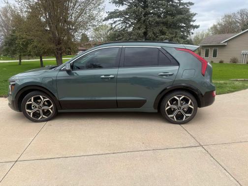 2023 Kia Niro Plug-In Hybrid SX Touring