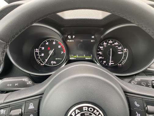 Photo 4 of 8 of 2018 Alfa Romeo Stelvio Ti