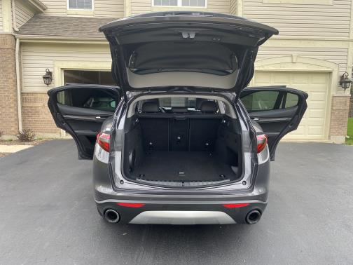 Photo 5 of 8 of 2018 Alfa Romeo Stelvio Ti