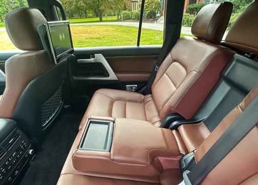 2017 Toyota Land Cruiser Base