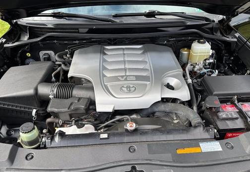 2017 Toyota Land Cruiser Base