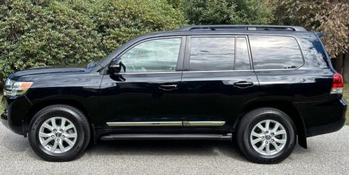 2017 Toyota Land Cruiser Base