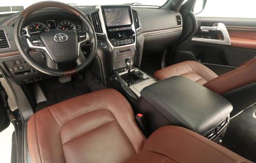 2017 Toyota Land Cruiser Base