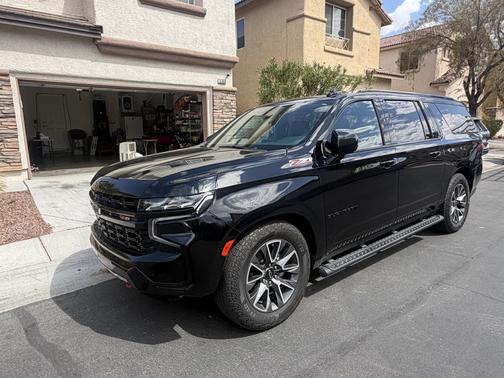 Black 2023 Chevrolet Suburban Z71