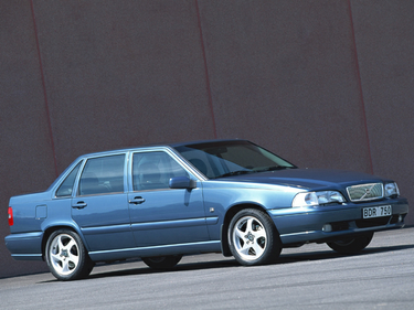 side view of 1999 S70 Volvo