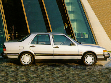 side view of 1992 9000 Saab