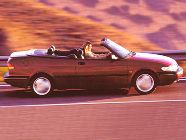 side view of 1995 900 Saab