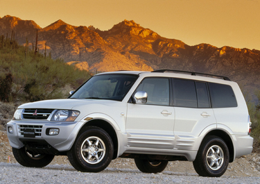 side view of 2001 Montero Mitsubishi