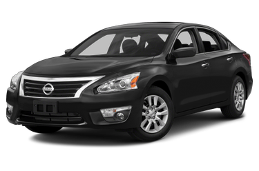 side view of 2015 Altima Nissan