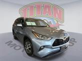 Photo of 2021 Moon Dust Toyota Highlander