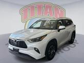 Photo of 2023 Wind Chill Pearl Toyota Highlander