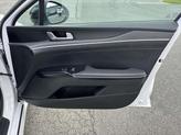 Thumbnail of 2021 Glacial White Pearl Kia K5