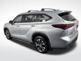 Thumbnail of 2022 Celestial Silver Metallic Toyota Highlander