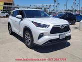 Thumbnail of 2023 Blizzard Pearl Toyota Highlander