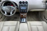 Thumbnail of 2009 Winter Frost Pearl Nissan Altima