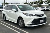 Thumbnail of 2021 Blizzard Pearl Toyota Sienna