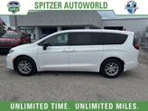Thumbnail of 2026 Bright White Clearcoat Chrysler Pacifica