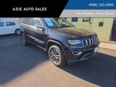 Photo of 2017 Diamond Black Crystal Pearlcoat Jeep Grand Cherokee