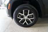 Thumbnail of 2024 Diamond Black Crystal Pearlcoat Jeep Grand Cherokee L