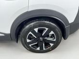 Thumbnail of 2025 Aspen White Tricoat Nissan Kicks