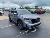 Thumbnail of 2025 Lunar Silver Metallic Honda Pilot