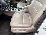 Thumbnail of 2016 White Diamond Pearl Honda Pilot