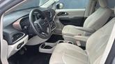 Thumbnail of 2017 Billet Silver Metallic Clearcoat Chrysler Pacifica