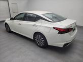 Thumbnail of 2023 Pearl White Tricoat Nissan Altima