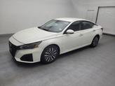 Thumbnail of 2023 Pearl White Tricoat Nissan Altima