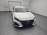 Thumbnail of 2023 Pearl White Tricoat Nissan Altima