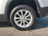 Thumbnail of 2019 Bright White Clearcoat Jeep Cherokee