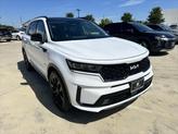 Thumbnail of 2022 Glacial White Pearl Kia Sorento