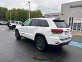 Thumbnail of 2017 Bright White Clearcoat Jeep Grand Cherokee