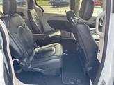Thumbnail of 2017 Bright White Clearcoat Chrysler Pacifica