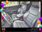 Thumbnail of 2019 White Kia Sorento