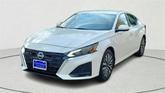 Thumbnail of 2023 Pearl White Tricoat Nissan Altima
