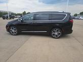 Thumbnail of 2025 Diamond Black Crystal Pearlcoat Chrysler Pacifica