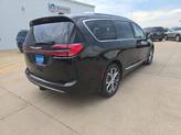 Thumbnail of 2025 Diamond Black Crystal Pearlcoat Chrysler Pacifica