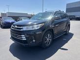 Photo of 2017 Midnight Black Metallic Toyota Highlander
