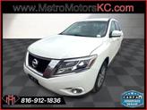 Photo of 2016 Glacier White Nissan Pathfinder