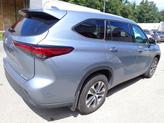 Thumbnail of 2022 Moon Dust Toyota Highlander