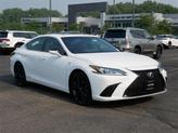 Photo of 2022 Eminent White Pearl Lexus ES 300h