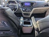 Thumbnail of 2017 Bright White Clearcoat Chrysler Pacifica
